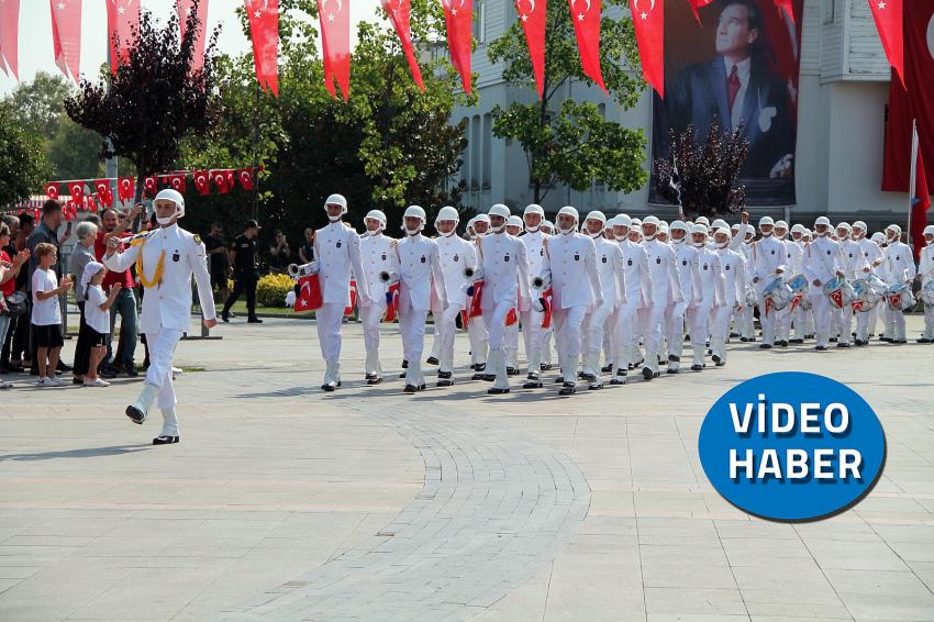 YALOVA'DA ZAFER COŞKUSU MEYDANA SIĞMADI