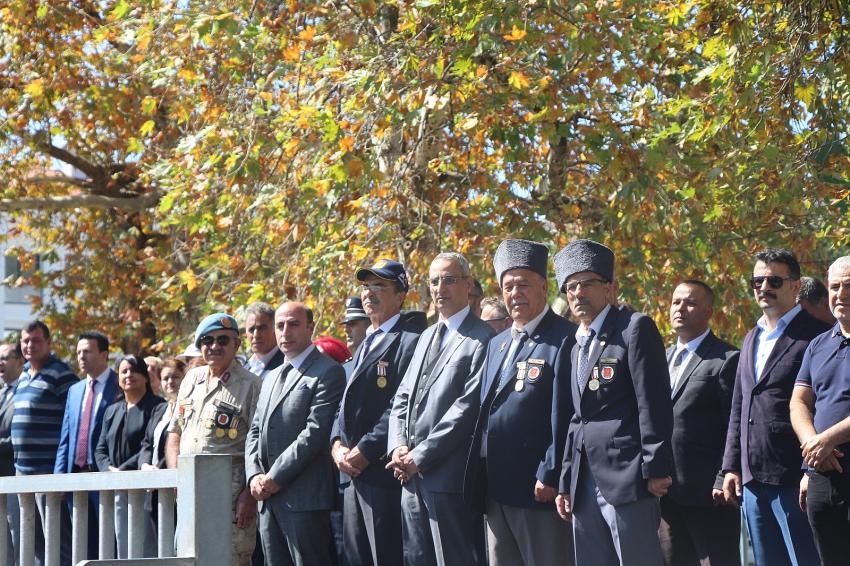 ARMUTLU’DA GAZİLER GÜNÜ TÖRENLE KUTLANDI