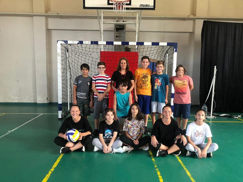 ARMUTLU’DA HENTBOL VE VOLEYBOL BÜYÜK İLGİ GÖRÜYOR