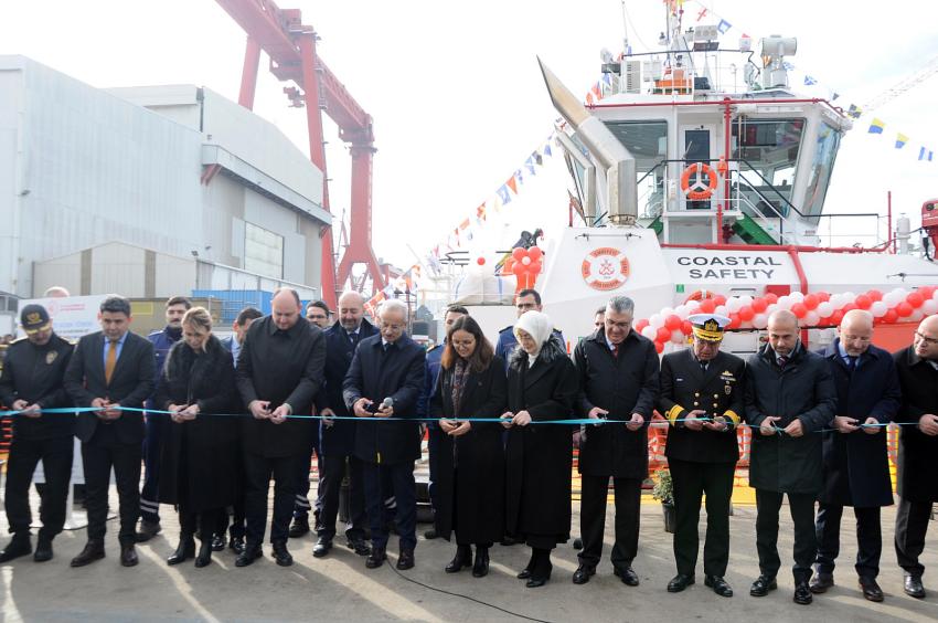 BAKAN URALOĞLU YALOVA’DA GEMİ TESLİM TÖRENİNE KATILDI