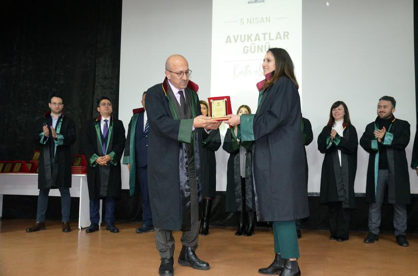 BARO’DAN 47 ÜYEYE PLAKET