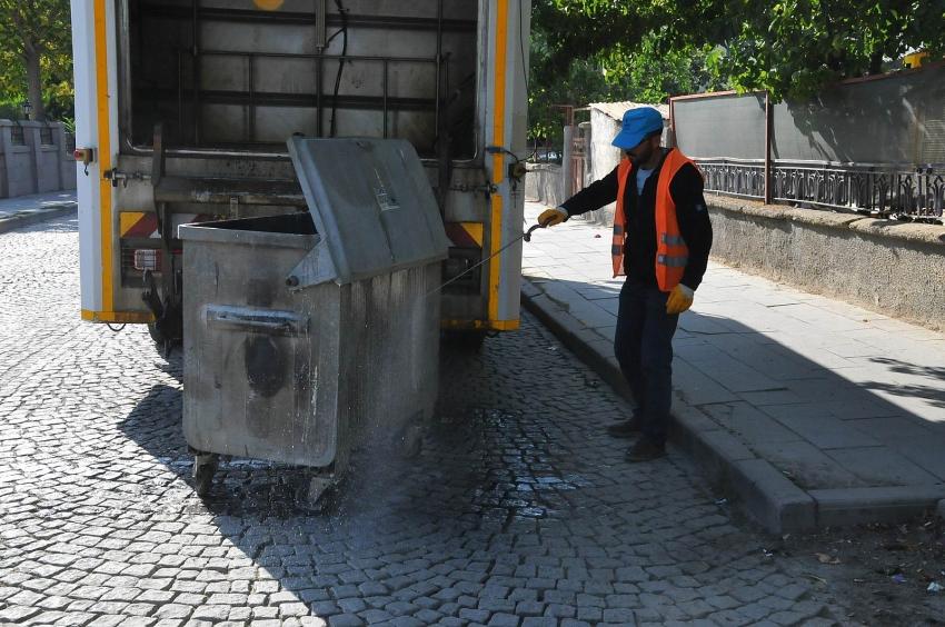 ÇÖP KONTEYNERLERİ DÜZENLİ OLARAK YIKANIYOR