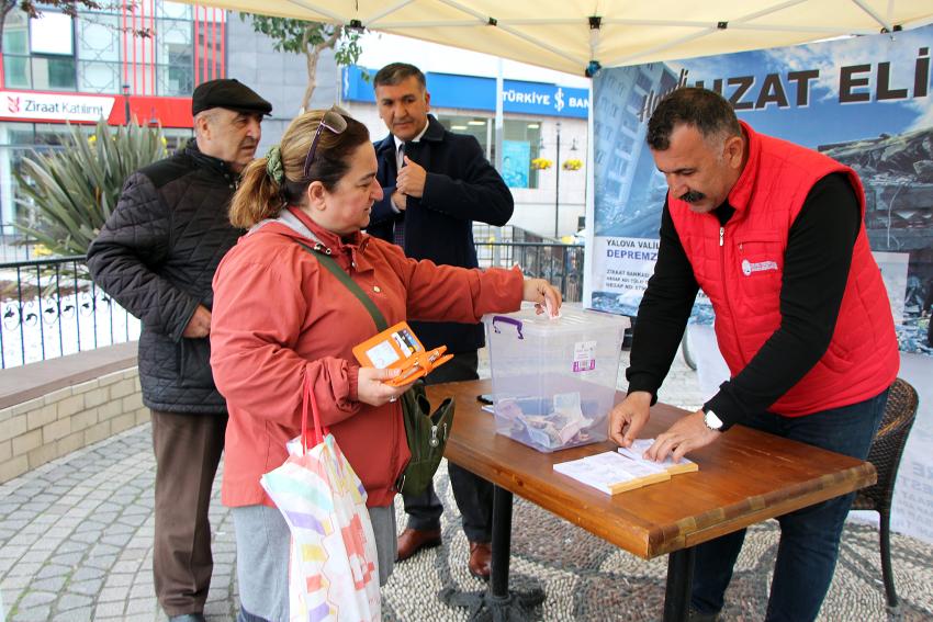 DEPREMZEDELERİ BAYRAMDA DA YALNIZ BIRAKMAYACAKLAR