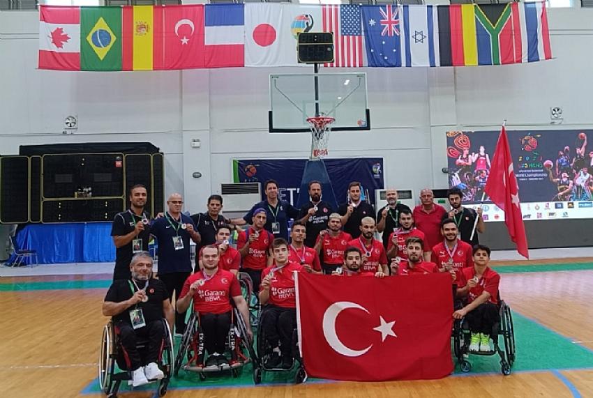 ERKOÇ TEKERLEKLİ SANDALYE BASKETBOL MİLLİ TAKIMINI KUTLADI