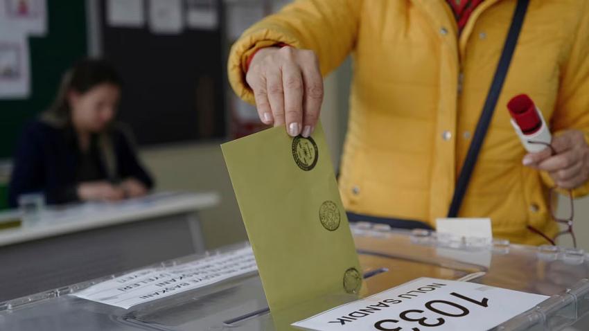 ESKİ CHP ÇINARCIK İLÇE BAŞKANININ 2 ZARF ATTIĞI SANDIKTA TUTANAK TUTULDU