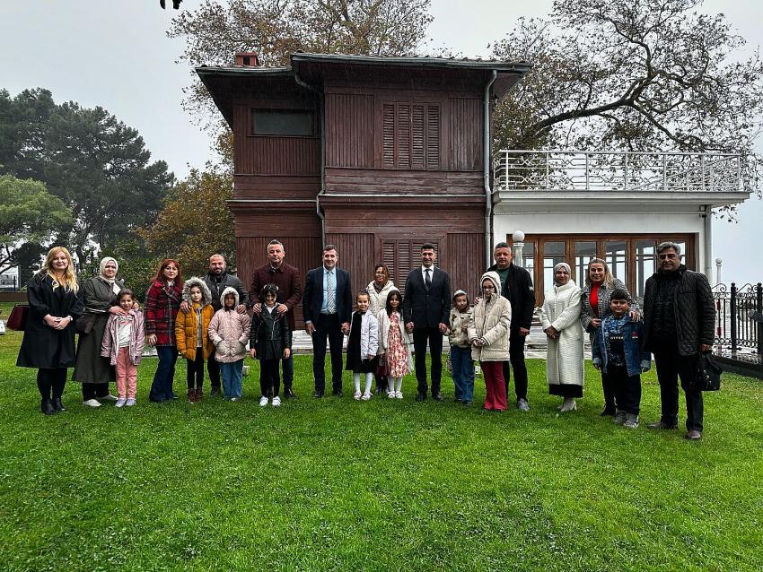 GAZİ ÇOCUKLARI YÜRÜYEN KÖŞKÜ GEZDİ