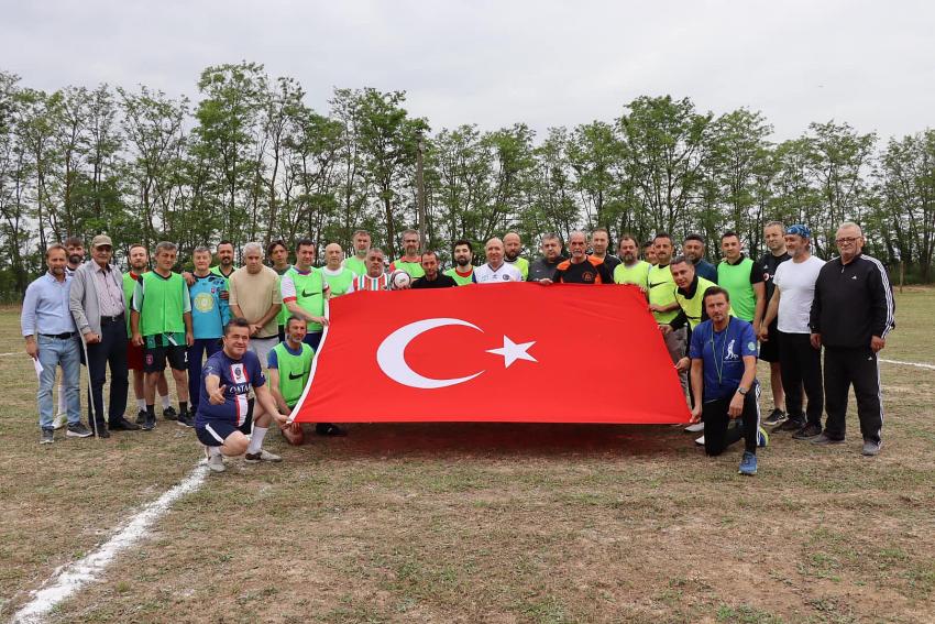 GELENEKSEL VETERANLAR MAÇI BÜYÜK İLGİ GÖRDÜ