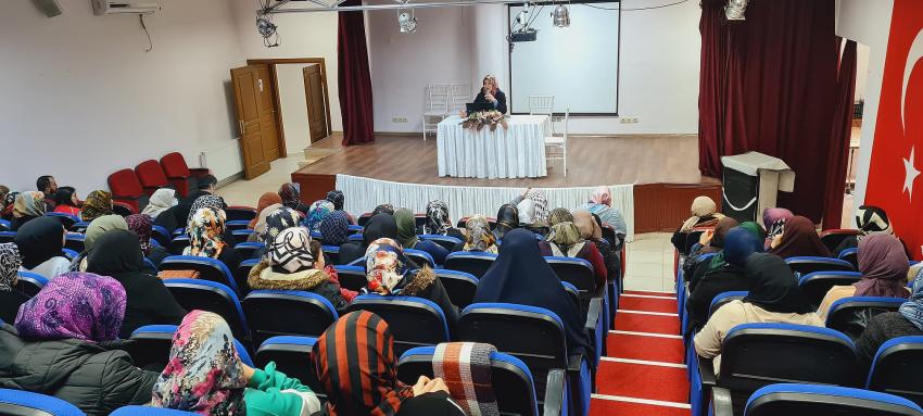 İSLAM’DA KADININ YERİ ANLATILDI