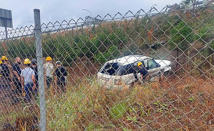 KONTROLDEN ÇIKAN ARAÇ KÖPRÜDEN UÇTU