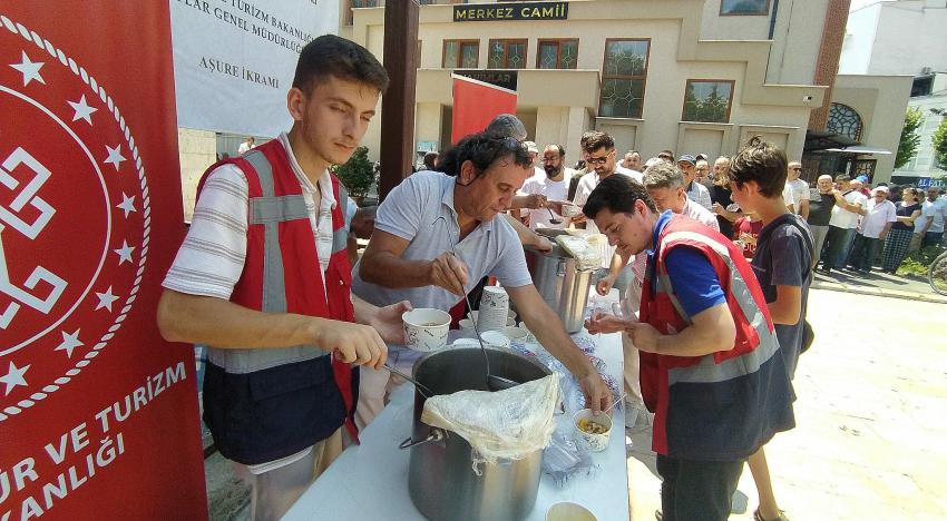 KÜLTÜR BAKANLIĞINDAN AŞURE İKRAMI