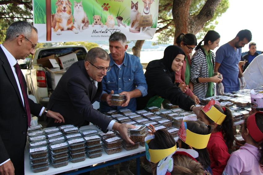 MAMALAR BAŞKANDAN BESLEMEK ÇOCUKLARDAN