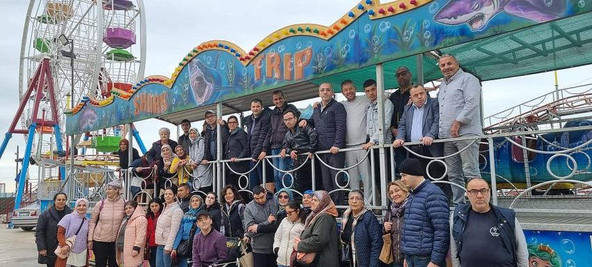 ÖZEL BİREYLER LUNAPARKTA STRES ATTI