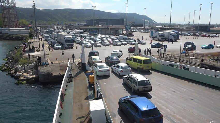 TOPÇULAR İSKELESİ’NDE BAYRAM TATİLİ DÖNÜŞÜ YOĞUNLUK YAŞANDI