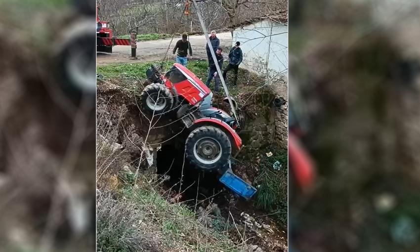 YALOVA'DA KONTROLDEN ÇIKAN TRAKTÖR DERE YATAĞINA DÜŞTÜ