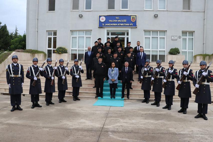 VALİ KAYA’DAN JANDARMA KOMUTANLIĞI’NA ZİYARET