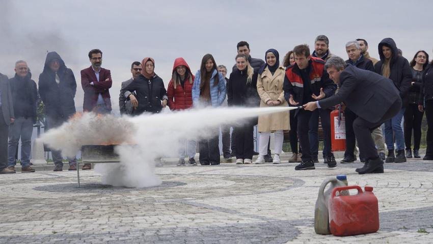 YALOVA BELEDİYESİ İTFAİYE MÜDÜRLÜĞÜ EĞİTİMLERİNE DEVAM EDİYOR