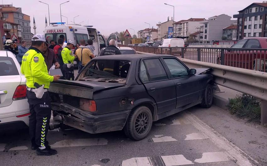 YALOVA’DA 3 ARAÇLI ZİNCİRLEME KAZA: 1 YARALI