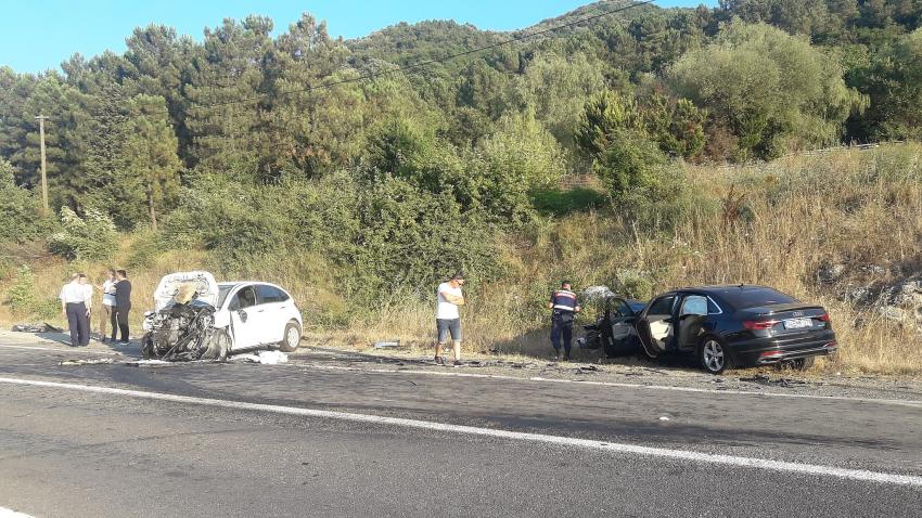 YALOVA'DA FECİ KAZA: 2 ÖLÜ, 5 YARALI