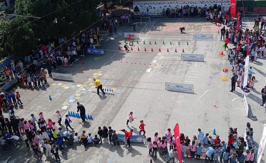 YALOVA’DA GELENEKSEL ÇOCUK OYUNLARI ŞENLİĞİ BAŞLADI