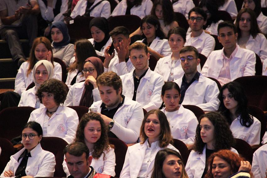 YAÜ ÖĞRENCİLERİ, TEMEL TIP EĞİTİMİNE BAŞLADILAR